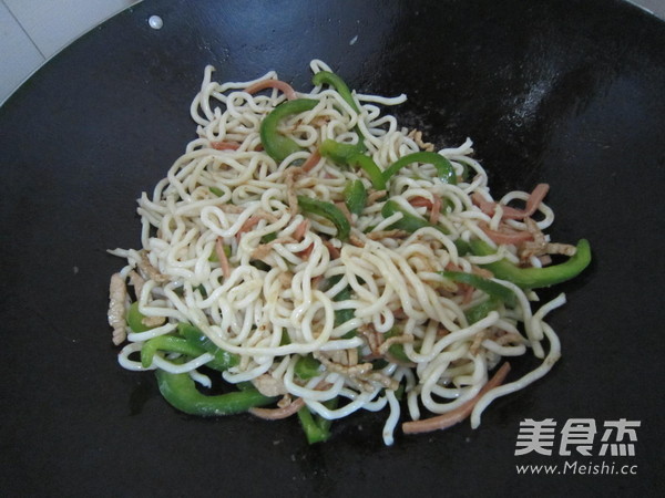 Fried Udon with Three Shredded Shrimp recipe