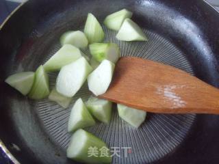 Sweet and Delicious---stewed Loofah with Edamame recipe