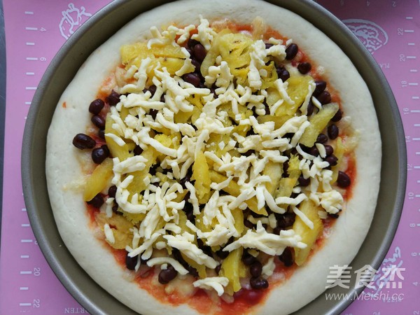Affectionate Honey Beans Pineapple Pizza recipe