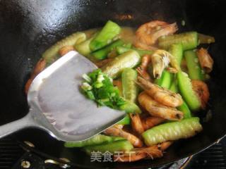 Stir-fried Shrimp with Loofah recipe