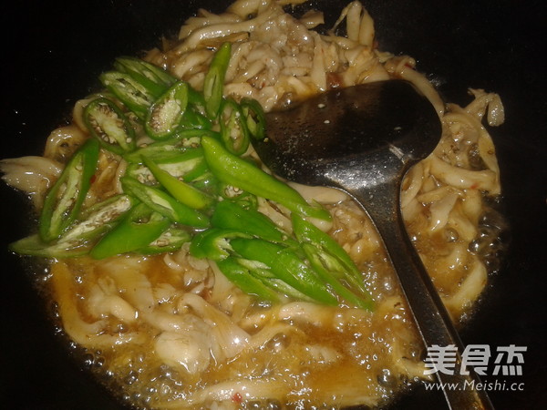 Stir-fried Mushrooms with Green Peppers recipe