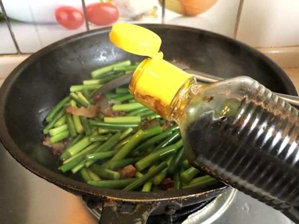 Stir-fried Bacon with Garlic Moss recipe