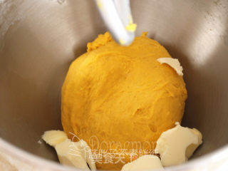 Whole Wheat Pumpkin Rolls recipe