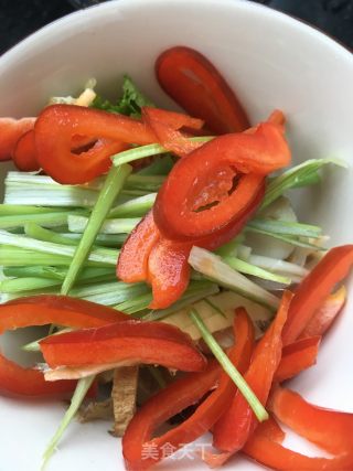 "noodles" Stir-fried Conch Slices Noodles recipe