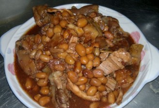 Braised Pork Knuckles with Red Dates and Peanuts recipe