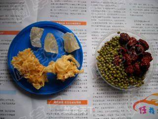 Red Dates, Green Beans and Tremella Soup recipe