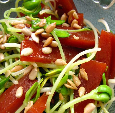 Hawthorn Cake Mixed with Bean Sprouts recipe