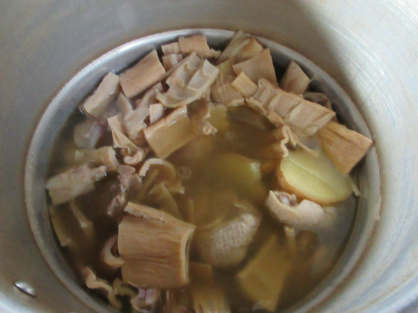 Dried Duck Bamboo Soup recipe
