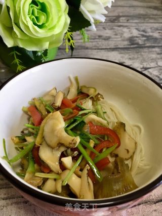 "noodles" Stir-fried Conch Slices Noodles recipe