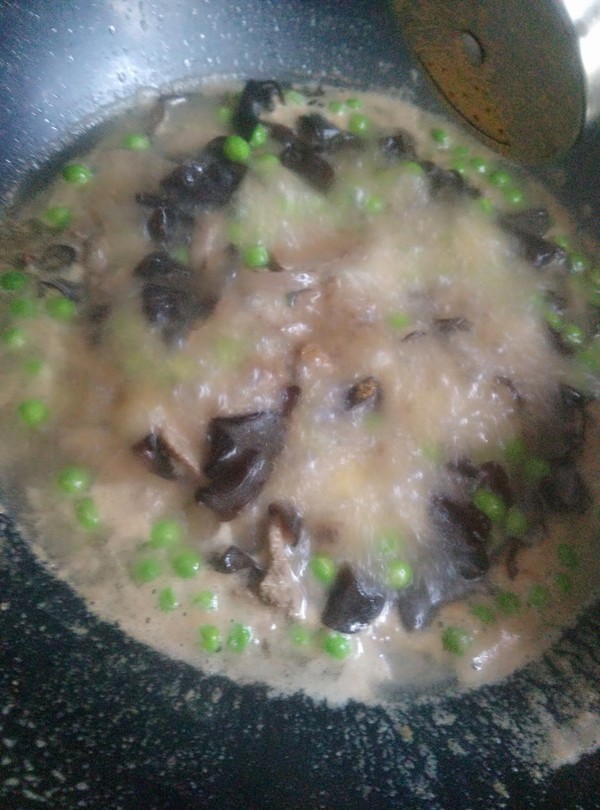 Pea Fungus and Pork Liver Soup recipe