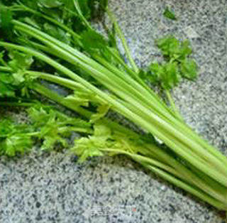 Stir-fried Eel with Celery recipe