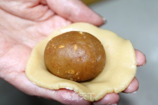 Novices Can Easily Make Delicious Lotus Paste and Meat Floss Mooncakes recipe