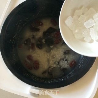 Beauty Fungus and Red Dates Porridge recipe