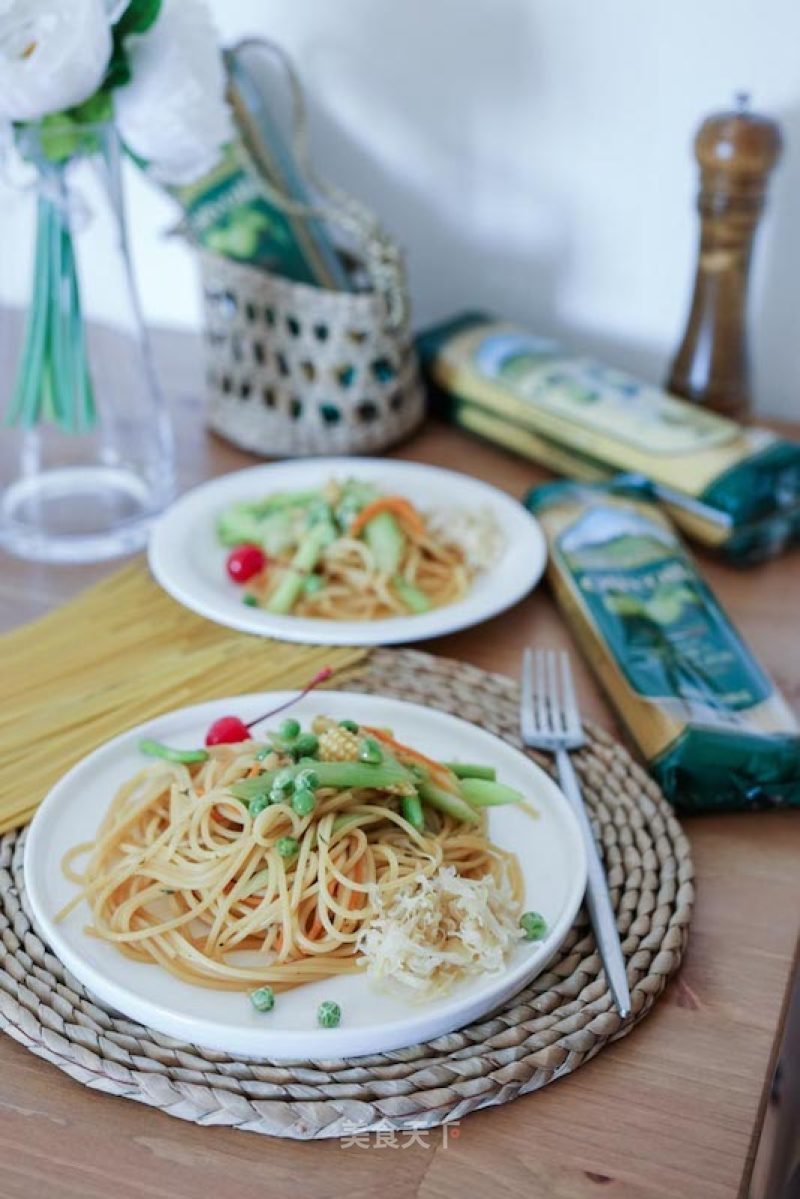 Stir-fried Spaghetti with Fresh Vegetables recipe