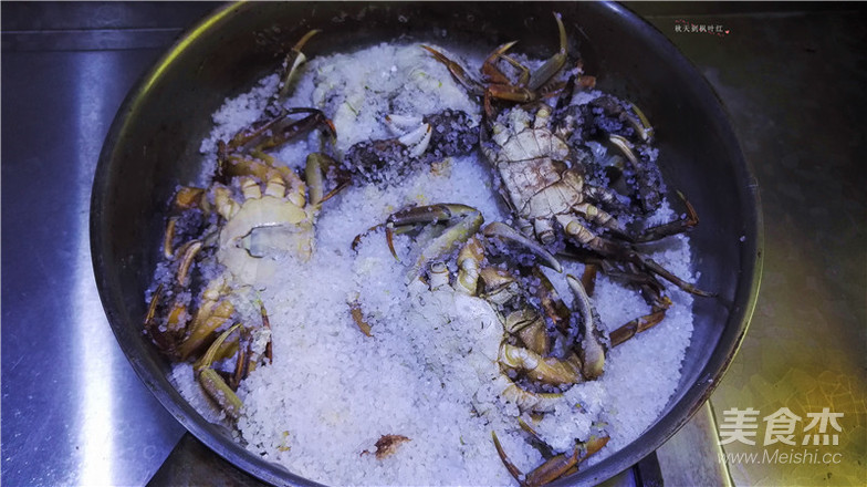 Salt-baked Hairy Crabs recipe