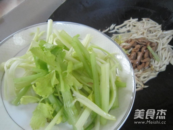 Stir-fried Shredded Pork with Pleurotus Eryngii recipe