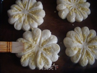 Coconut Chrysanthemum Bread recipe