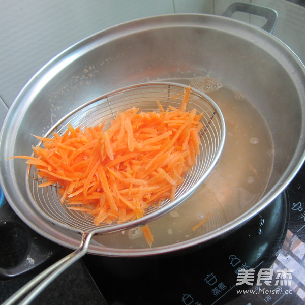Shredded Carrots in Scallion Oil recipe