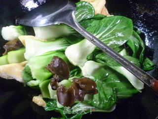 Stir-fried Vegetables with Black Fungus and Big Oil recipe