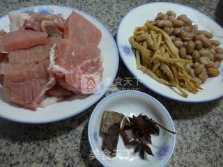 Grilled Pork Ribs with Daylily Peanuts recipe