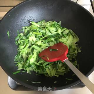 Stir-fried Lettuce with Leek recipe