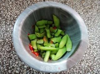 Pounded Green Beans in Garlic Mortar recipe