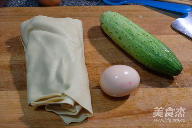 Cucumber and Egg Mixed with Tofu Shreds recipe