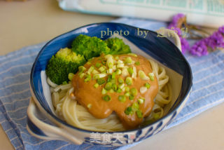 Noodles with Sesame Sauce that Can Replenish Calcium and Iron recipe