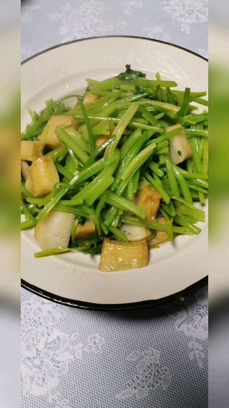 Celery Stir-fried Fish Tofu