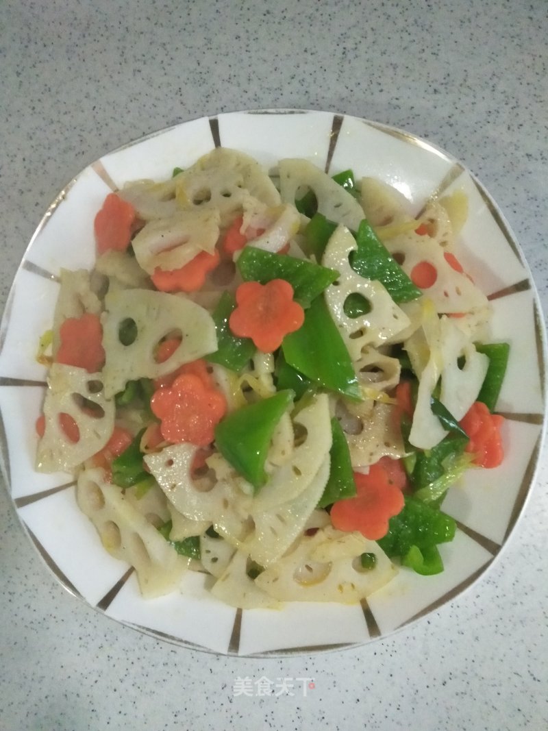 Stir-fried Lotus Root with Green Pepper and Carrot recipe