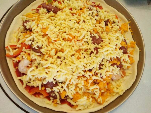 Beef Sausage and Salted Egg Yolk Pizza recipe