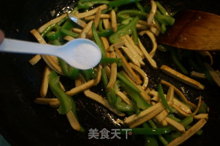 Shredded Chicken, Green Pepper and Dried Tofu recipe