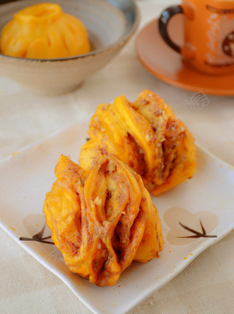 Pumpkin Walnut Flower Roll recipe