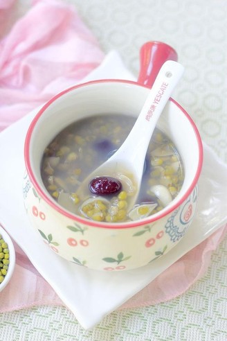 Red Lily and Mung Bean Soup recipe