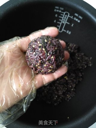 Black Rice Balls with Egg Yolk Pork Floss recipe