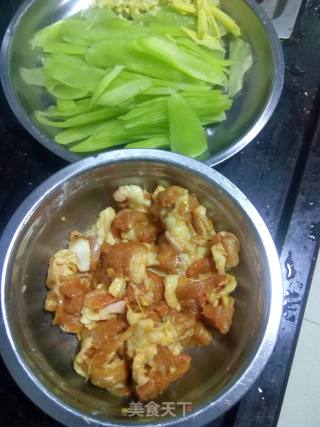 Stir-fried Pork with Lettuce recipe