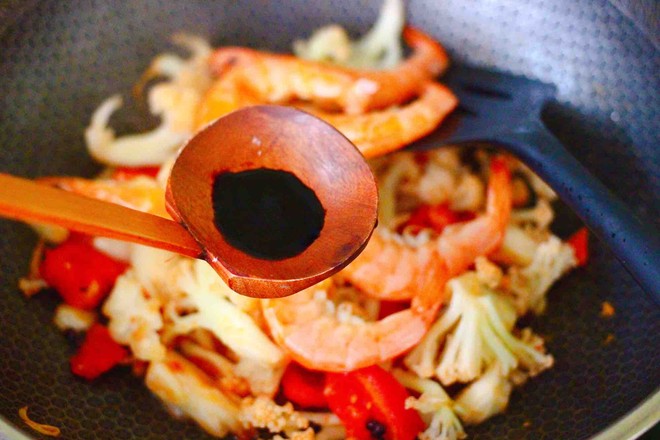 Cauliflower Tomato Shrimp Stir-fry recipe