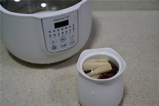 Lotus Root Red Date Beef Bone Soup recipe