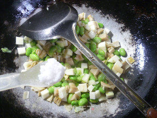 Stir-fried Edamame with Lamb's Tail and Bamboo Shoot recipe