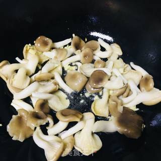 Ji Zhen Mushroom in Oyster Sauce recipe