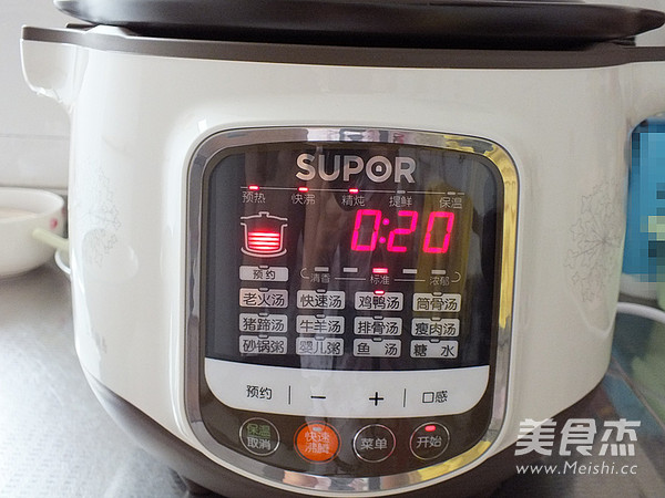 Supor. Seafood, Mushroom and Chicken Soup recipe