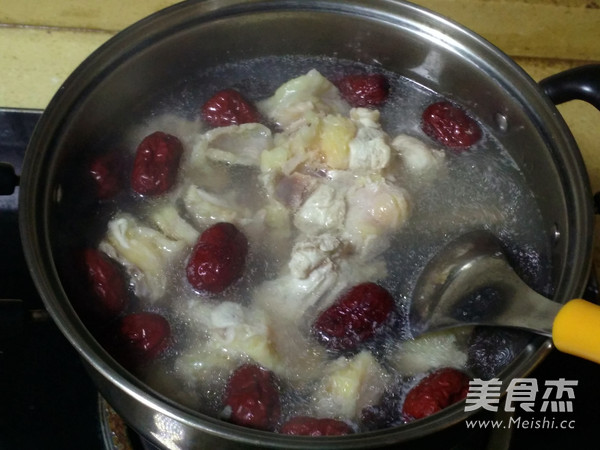 Codonopsis, Lily and Red Date Chicken Soup recipe