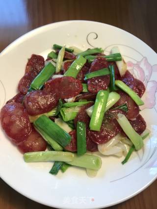 Stir-fried Sausage with Green Garlic recipe