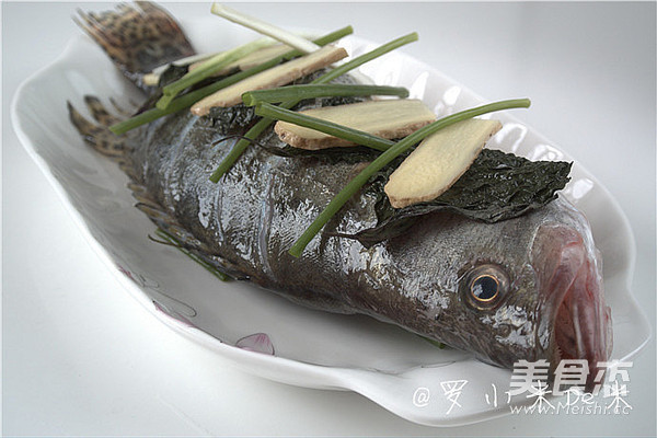 Steamed Mandarin Fish with Perilla recipe