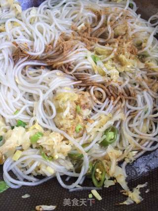 Fried Noodles with Sauerkraut recipe