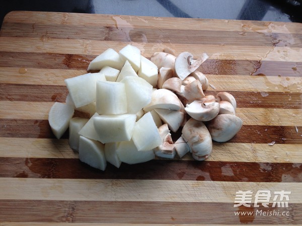 Mushroom and White Radish Chicken Soup recipe