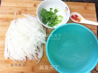 Chicken Broth with Radish Crystal Vermicelli recipe