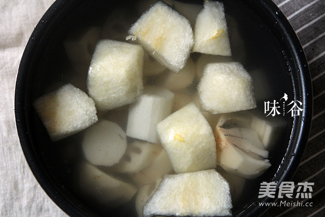 Pear, Lotus Root and Water Chestnut Soup recipe