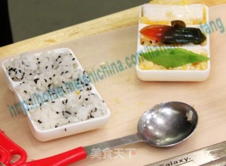 Japanese Style Two-color Delicious Seaweed Shaped Rice Ball recipe