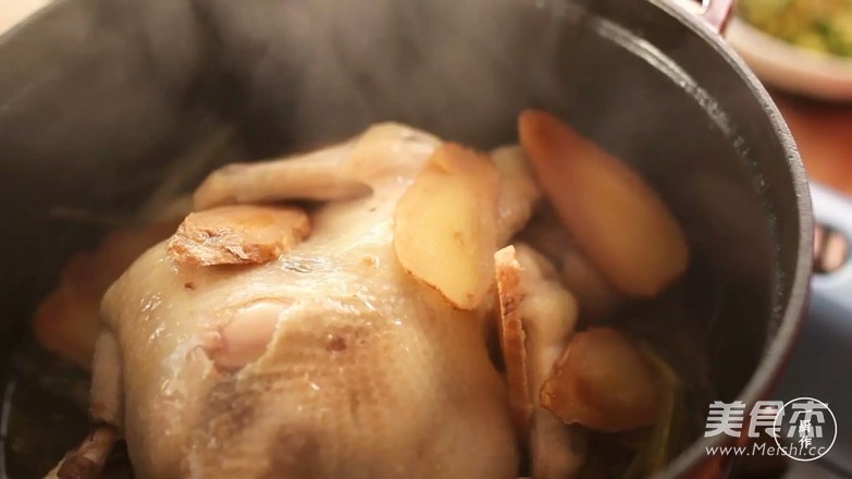 Anhydrous White Sliced Chicken in A Cast Iron Pan recipe